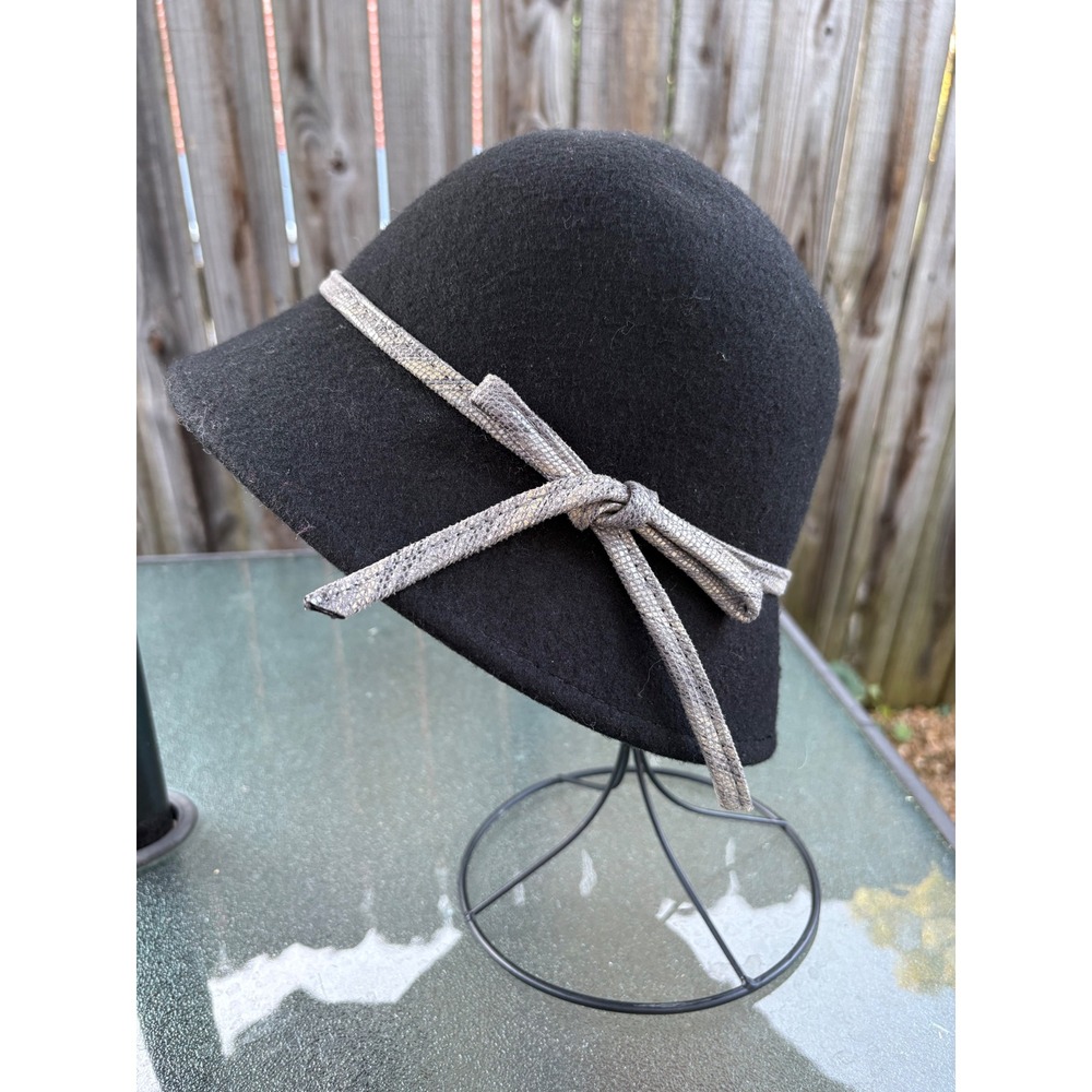 Vintage Style Black 100% Wool Cloche Hat with Silver Metallic Bow Trim O/S